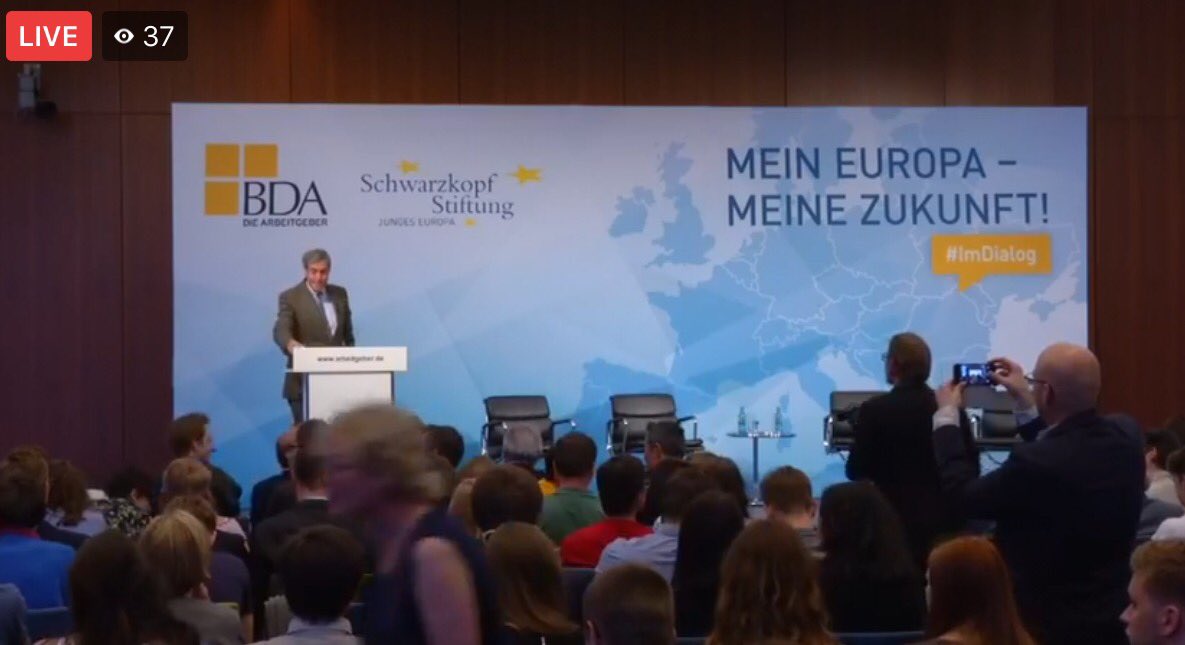 EUinDE's tweet photo. .@JunckerEU in Berlin im Gespräch mit jungen Menschen. Wir streamen jetzt live hier: https://t.co/8JqETscw2h https://t.co/ycFKbJ6jhu