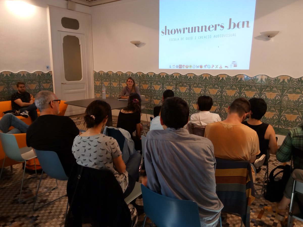 Showrunners_BCN's tweet photo. #Eventos_S: ¡Ya hemos empezado la openclass con @ClaraRoquet en O estudio creativo! #OpenclassClaraRoquet #10000Km #ElAdiós #cine #guión https://t.co/mPZZkkY3vV