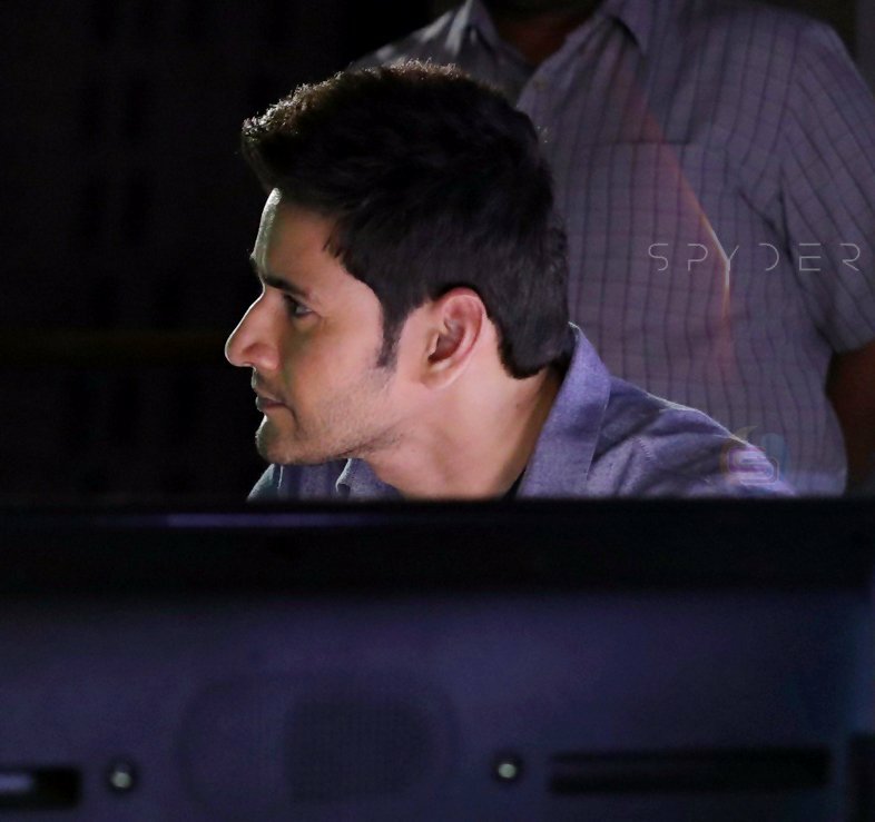 Keshav4005's tweet image. 40K tweets... #SpyderTeaserOnTheWay 😍

@urstrulyMahesh @ARMurugadoss