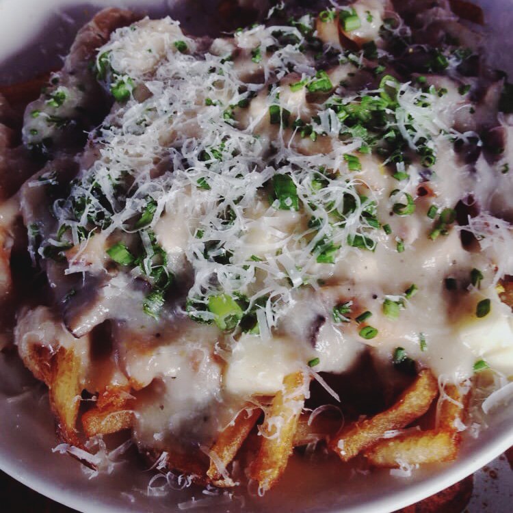 YelpBham's tweet photo. These 🇨🇦 fries with braised chicken and mushroom gravy by Paramount look delicious!
.
.
#yelpbham #foodie #fries #paramountbham https://t.co/yzkSb6n9OW