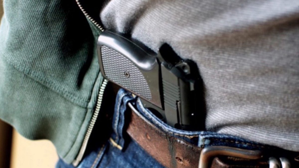 theblaze's tweet image. Concealed-carrier fatally shoots alleged teen armed robber buff.ly/2qB3OOg