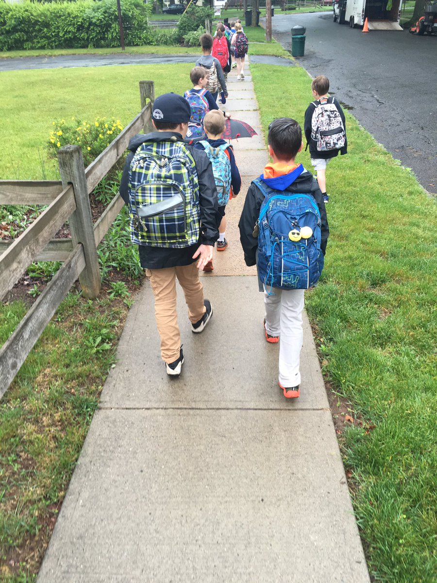 MsFrevertVDV's tweet photo. A little rain won't stop our walking school bus! @SchoolSup @VDVprincipal @Rpreav #allin4theville #partners4progress https://t.co/Gc4tdD9dwT
