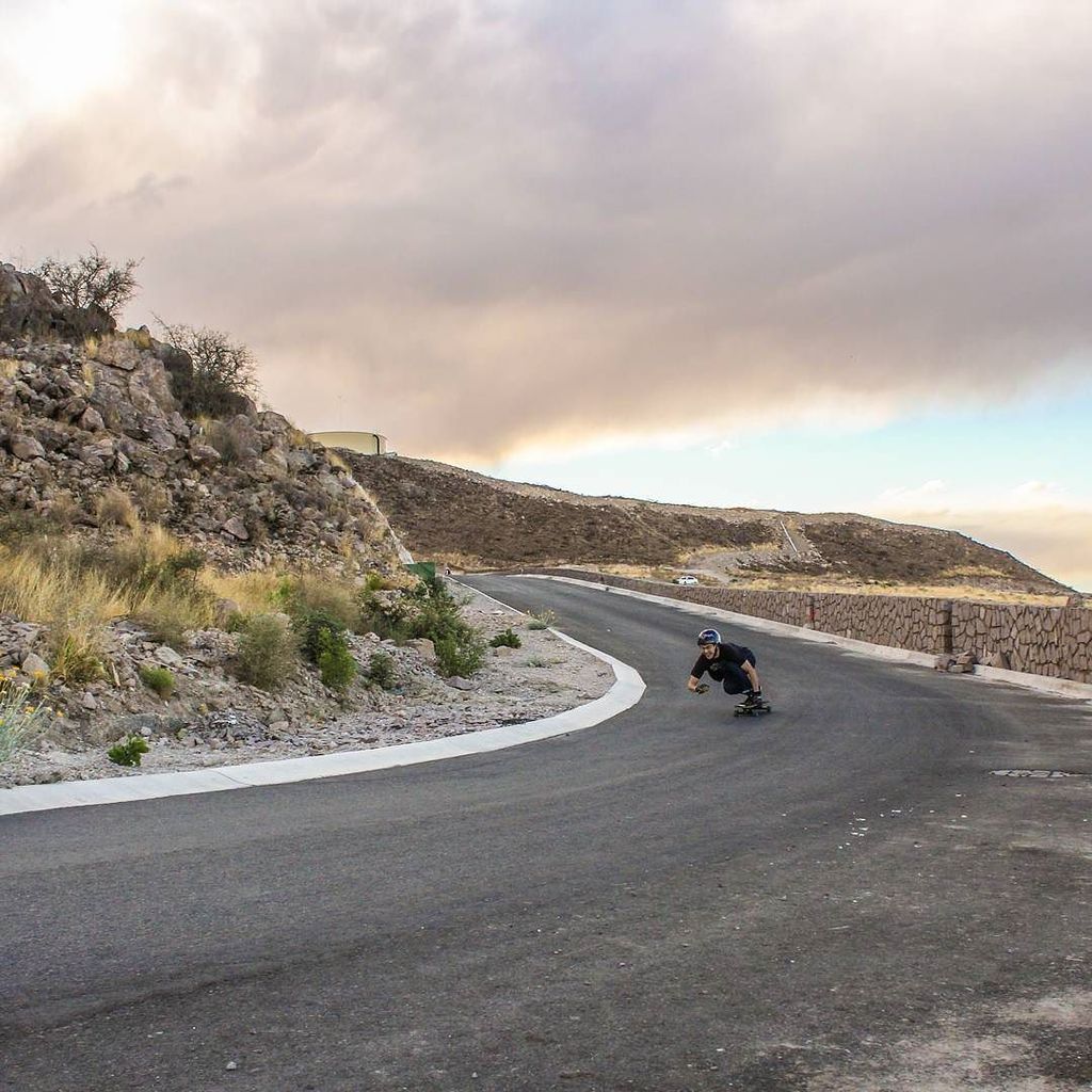skateroad's tweet photo. @jchanito sobre su #originalskateboards  Baffle. Tomando la curva 1 del axl spot.
#longboarding #longboard #cuu #m… https://t.co/g7VAOwStDg https://t.co/FlKyM0OcwA