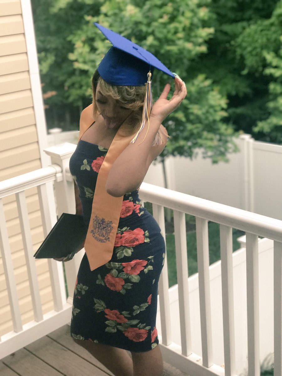 Incredimazable's tweet photo. #2k17 👩🏽‍🎓🎓I Did it https://t.co/AaGR1Yge8h