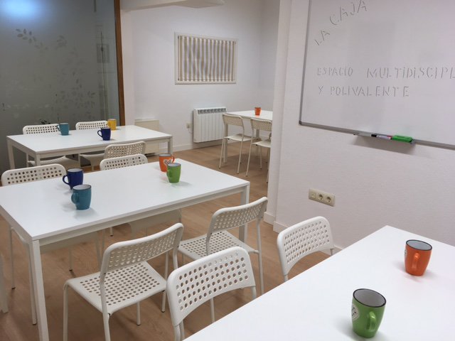 En el #espaciopolivalente La Caja de @Gijón, se pueden organizar todo tipo de #eventos. ¡Qué chula queda la #sala para #gruposdetrabajo!