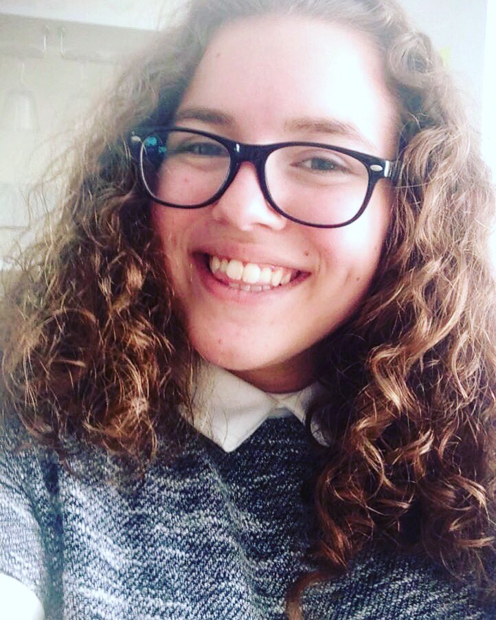 Louiselamb121's tweet photo. Got a haircut is super short and fluffy 😍 https://t.co/H6Hnys4bAl