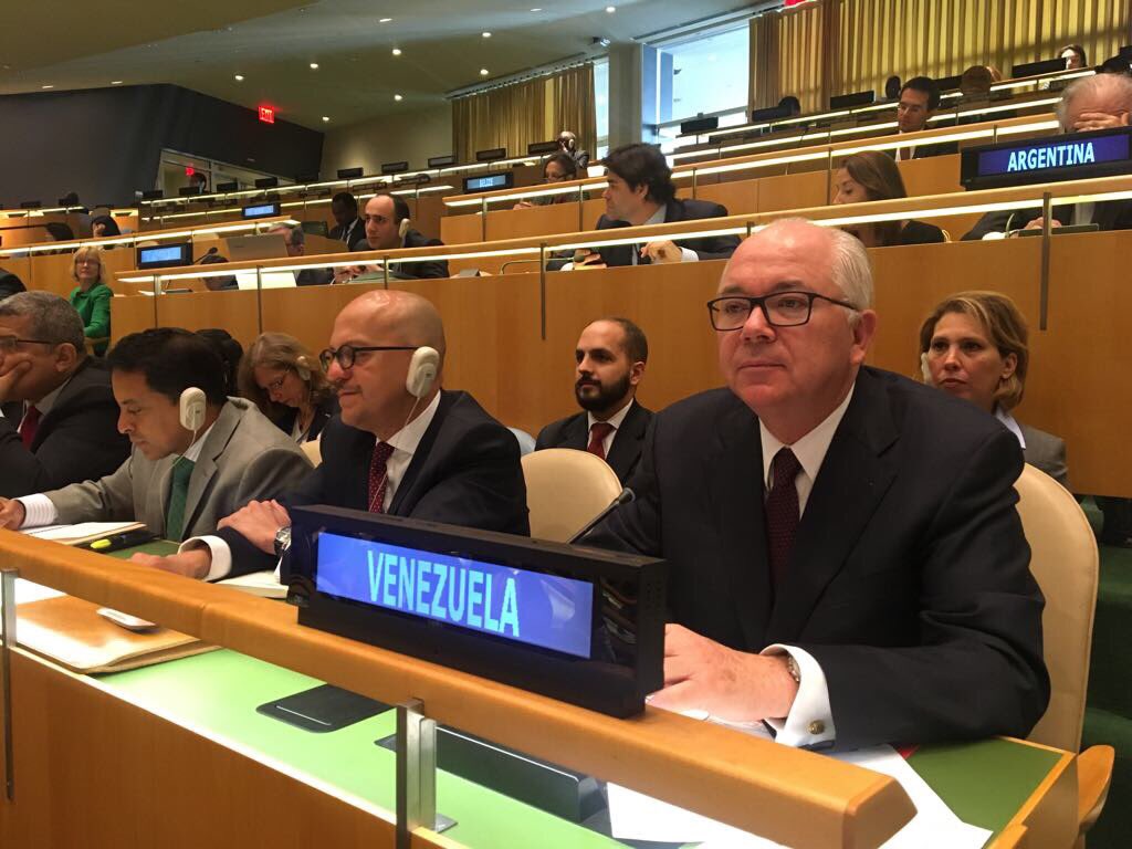 RRamirezVE's tweet photo. Fuimos electos por mayoría absoluta 95.6 % de los votos como Presidentes de la 4ta Comision de la ONU pese a la maniobra de EEUU Venceremos! https://t.co/AvdcNwUTWD