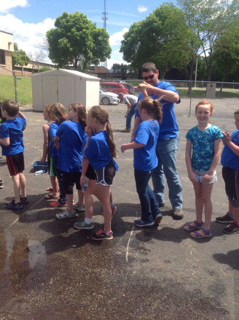 AggieSalterITS's tweet photo. #msdrocksbecause we celebrate great year with field day! @MontelloSD247 @ERTOlson @MidwestMomWI @AshNee103 @LauraJackson910 @jgraf36 https://t.co/2bo8dIKHoK