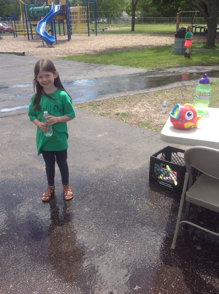 AggieSalterITS's tweet photo. #msdrocksbecause we celebrate great year with field day! @MontelloSD247 @ERTOlson @MidwestMomWI @AshNee103 @LauraJackson910 @jgraf36 https://t.co/2bo8dIKHoK