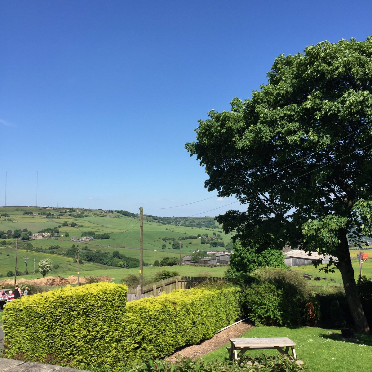 Roseandcrownhd's tweet photo. Wonderful !! ☀️🍻🍴

#slaithwaite #Huddersfield https://t.co/rMSZRbfTdD