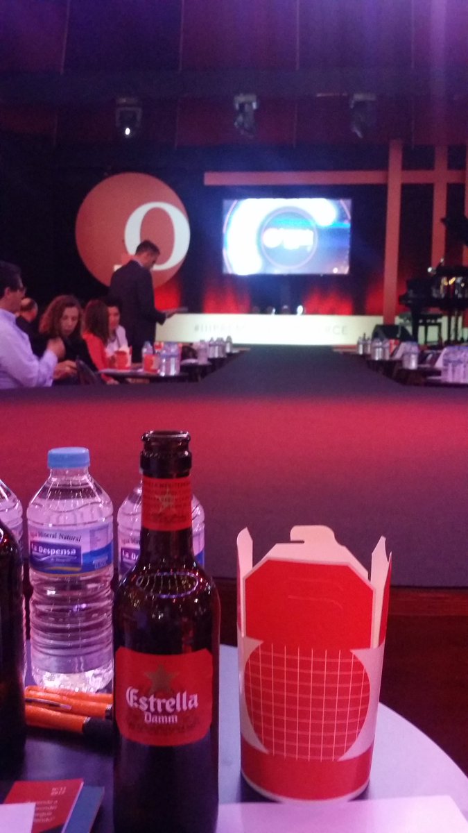 GarroDigital's tweet photo. Todo listo en el Teatro Príncipe Pío para disfrutar del #IIIPremiosEcommerce https://t.co/6HSGLrWdmG