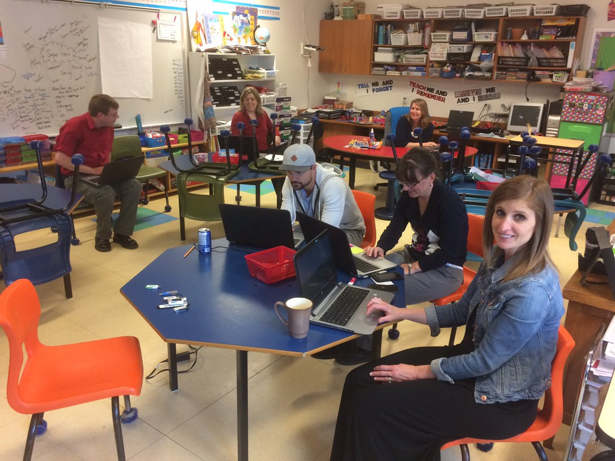 jeffwhipple's tweet photo. What do teachers do after students leave? They learn! #minecraftPL @NashwaakValley @ASDWLimelight @MicrosoftEduCA #literacy https://t.co/kTCHos64eh