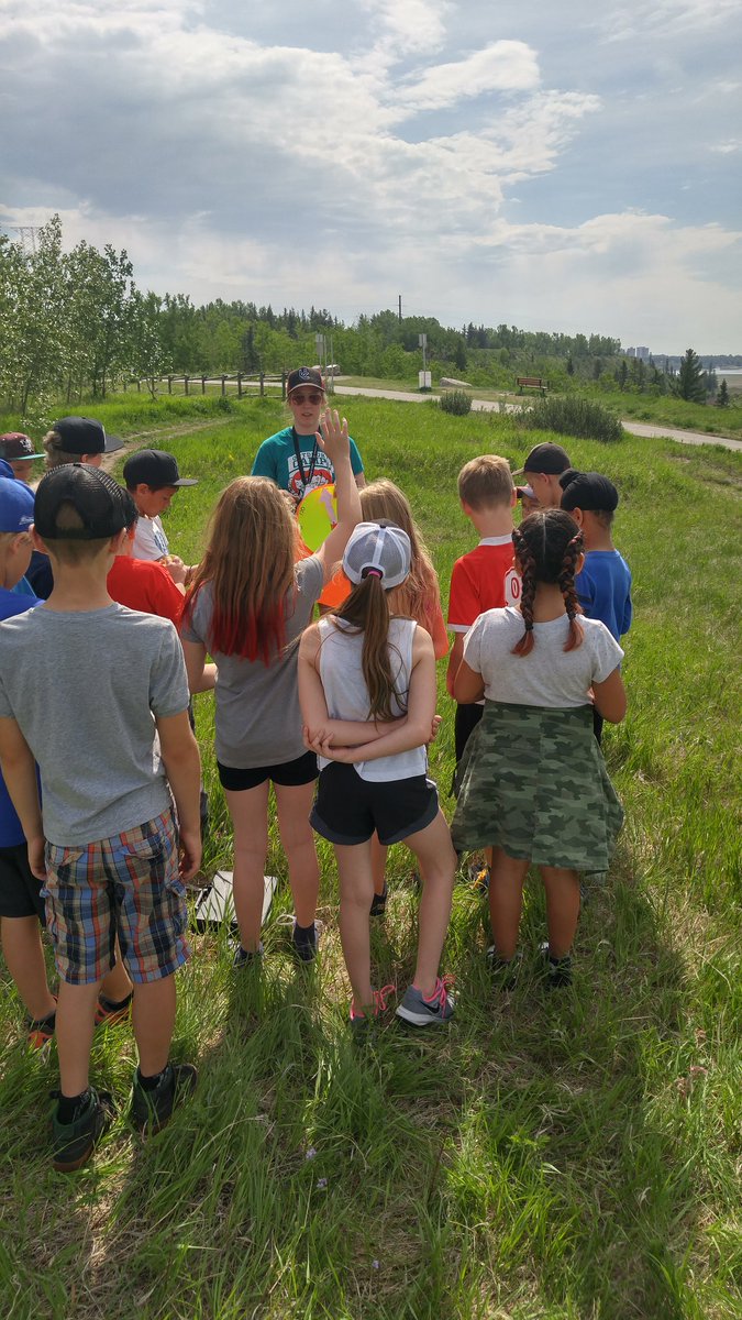 fearlessfcs4s's tweet photo. Following directions using the sun at Weaselhead. #natureinourbackyard #fcsyyc https://t.co/zMqrsXgWtA