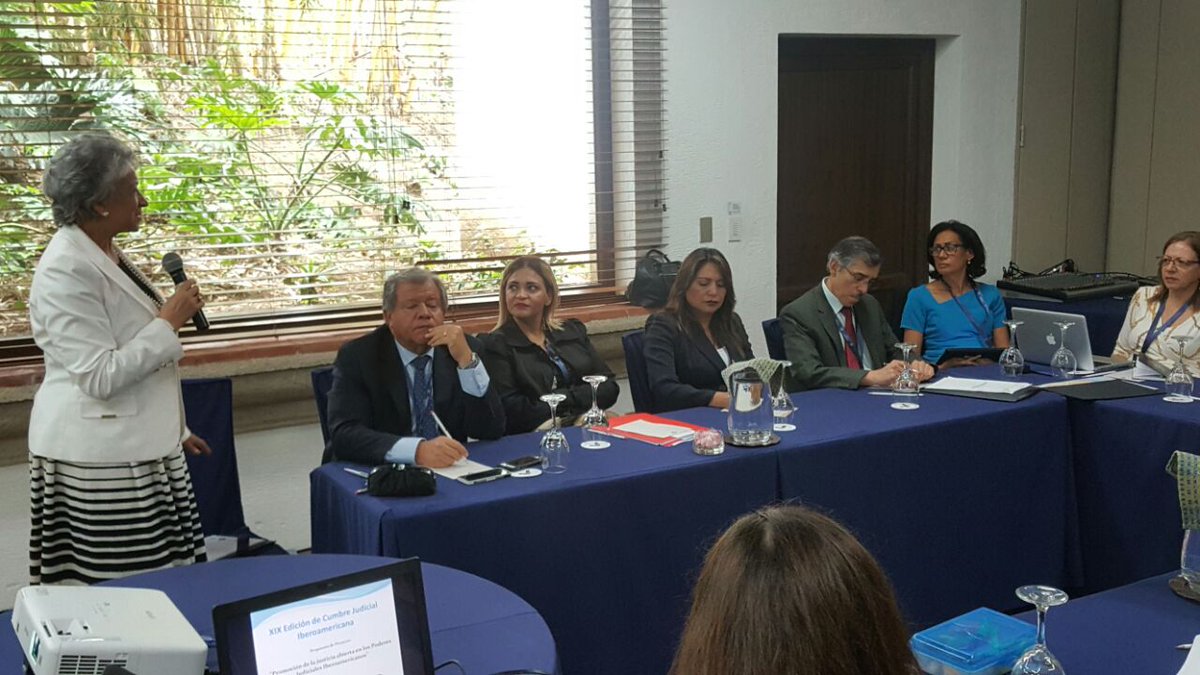 OJGuatemala's tweet photo. Magistrada María Eugenia Morales, participa en la dinámica de Justicia Abierta. https://t.co/D9cq3R2mRL
