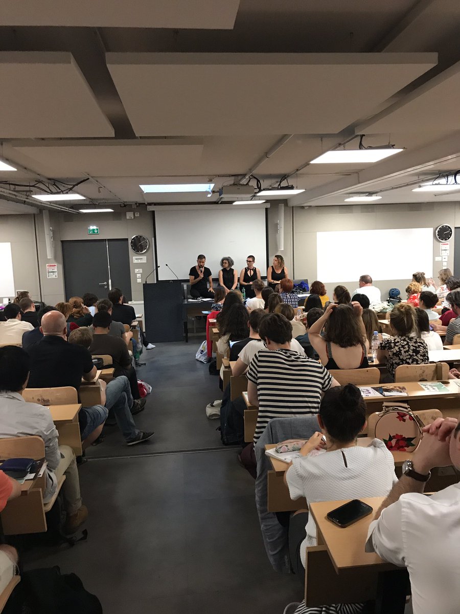 Marion_Breuil's tweet photo. Première table ronde #DigiSex #EventPluggers https://t.co/b20kWFmJmP