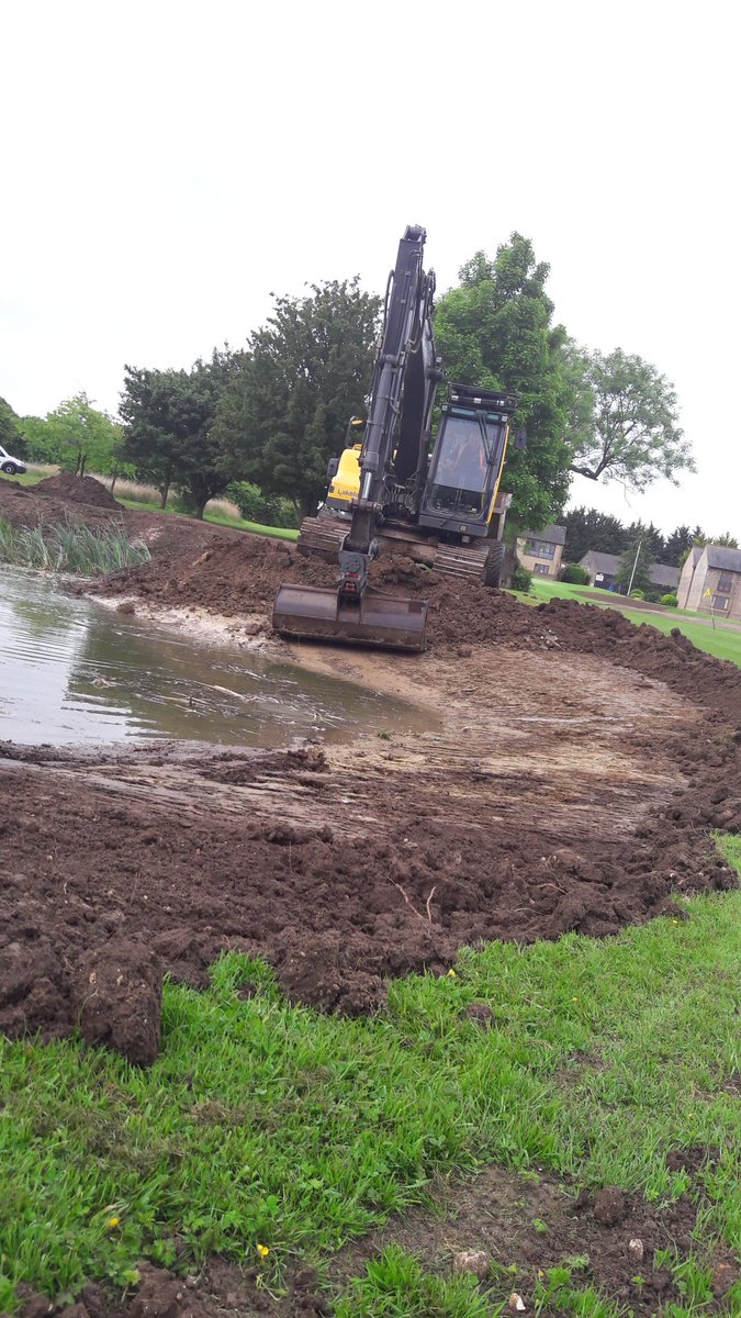 adibutt28's tweet photo. Reshaping of the pond banks on the 9th fairway @AbbotsleyGolfH @Fineturf @LakelandE @Jbob17M @sharetr1 @VolvoCEGB #gooddayswork https://t.co/FpFAbaGXIS