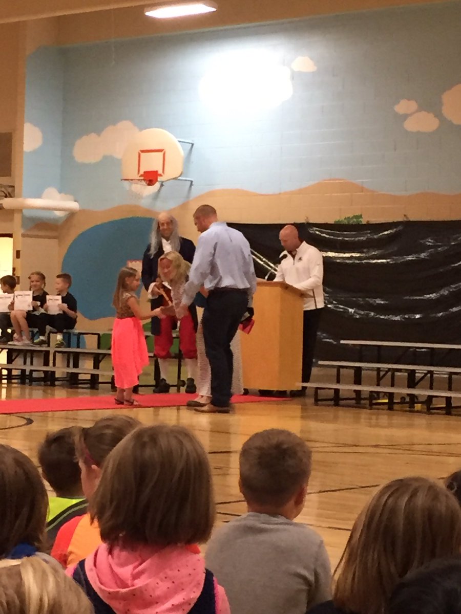 205MissHansen's tweet photo. Congrats to Leah for being Room 103's Striking Statesmen! We are so proud of you! #StatesmenPride https://t.co/B2kW9r7Gu4