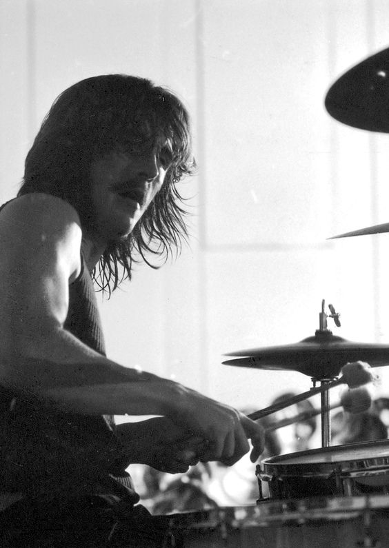 Best drummer of all time 
Happy BDay John Bonham   