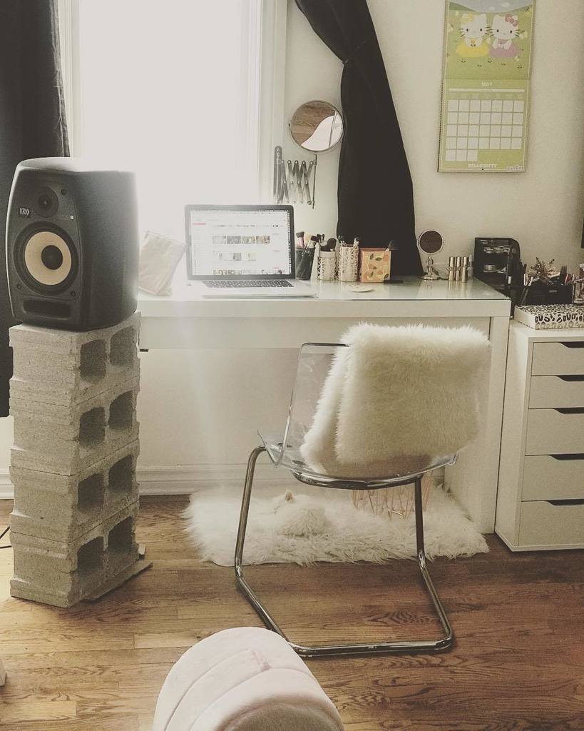 vanillavox's tweet photo. Spot the kitty! ☁️☁️☁️ #makeupcloud #persephone #persianhimalayan .
.
.
#whitefluffykitty #whitekitty #whitekitten… https://t.co/gdzKfuViFZ https://t.co/isASip5tyv