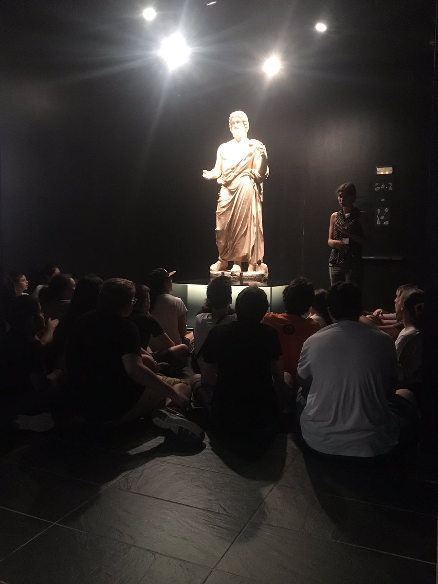 EF1rESO's tweet photo. "Pasito a pasito" comencem la visita a les ruïnes d'Empúries després d'haver passat una bona estona menjant i jugant a la platja! https://t.co/vdjuP66zM9