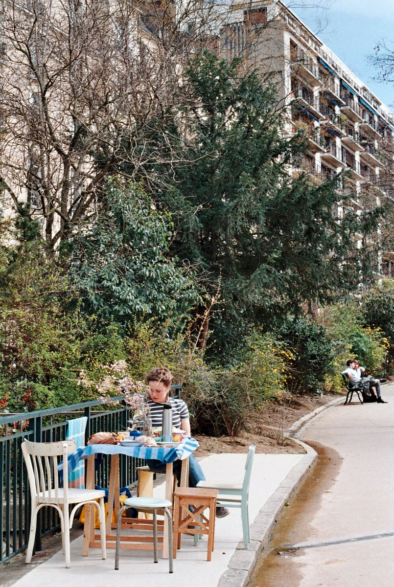 FoolsJournal's tweet image. #Parigi fotografata dal finestrino del bus 60: foolsjournal2.wordpress.com/2017/05/31/par…