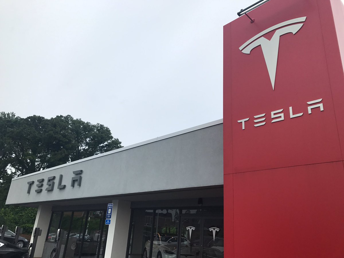 SiCa_Fero's tweet photo. Expensive job today haha #Tesla https://t.co/483N2LuyCF