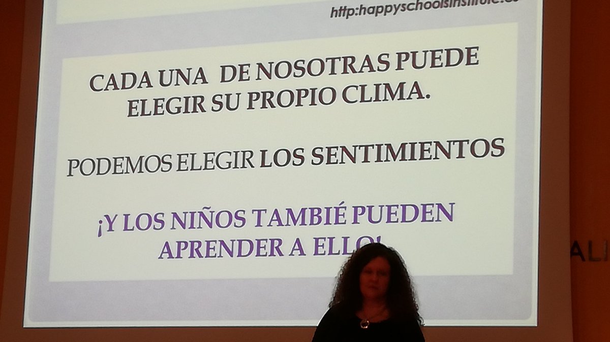 tsconfamilias's tweet photo. #Forofamilia2017 Nuestro cerebro social está equipado para la empatía. Excelente charla de Nora Rodríguez sobre #BuenTrato y #Neuroeducación https://t.co/YgWOXeqVGp