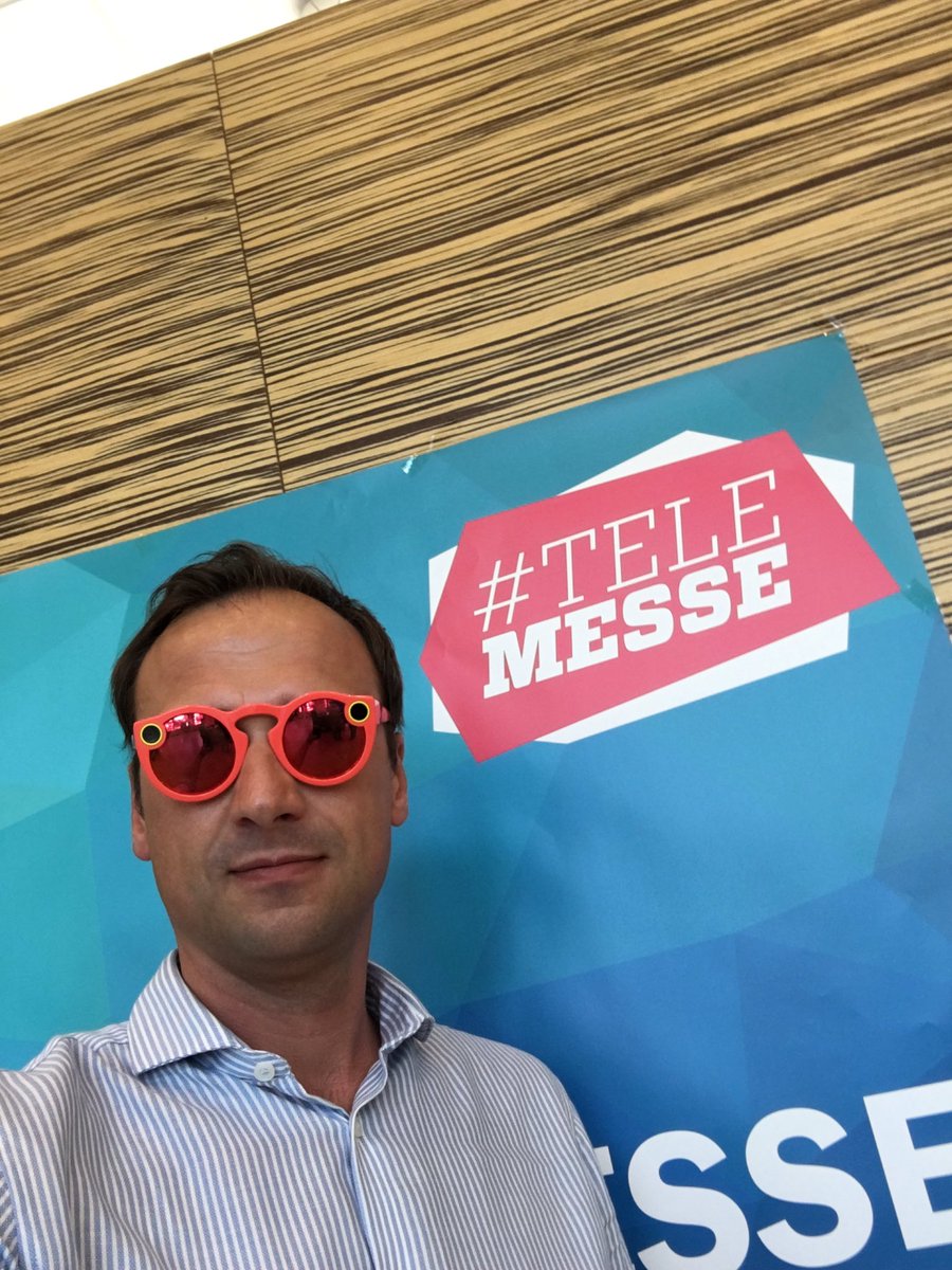 pcwilkens's tweet photo. Offensichtlich meine Farbe der @Snap #spectacles auf der #telemesse @MediaCom_de https://t.co/47tr6k6wg7