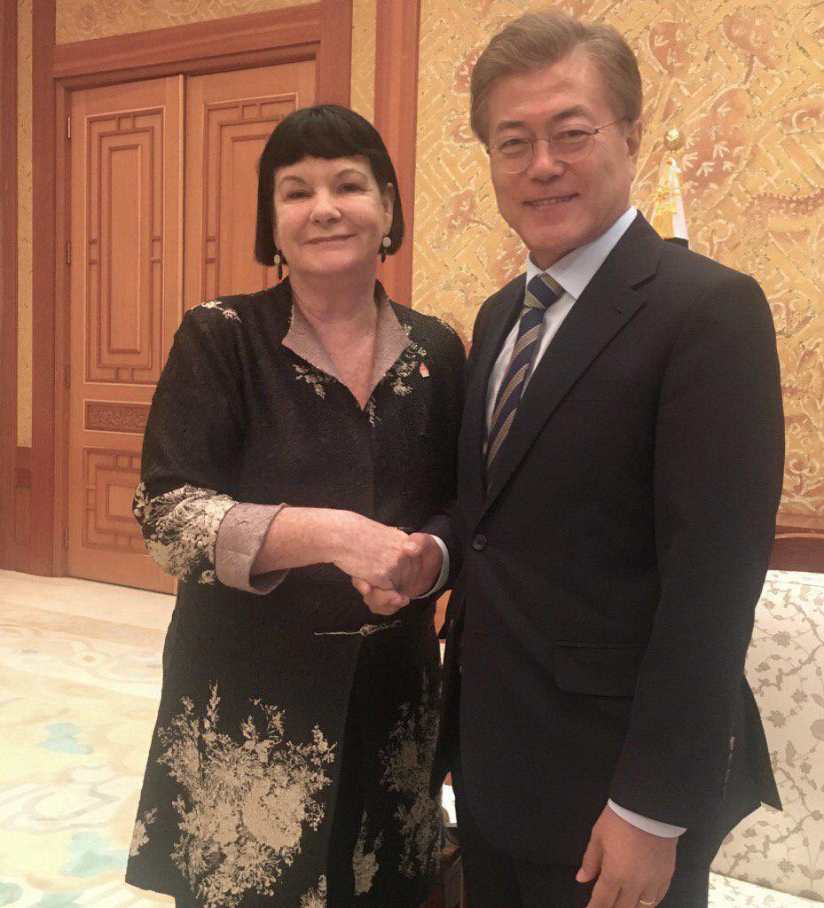 문재인 대통령 - 샤란 바로우 국제노총 사무총장. 청와대에서 1시간 면담. 한상균 위원장 석방요구도.