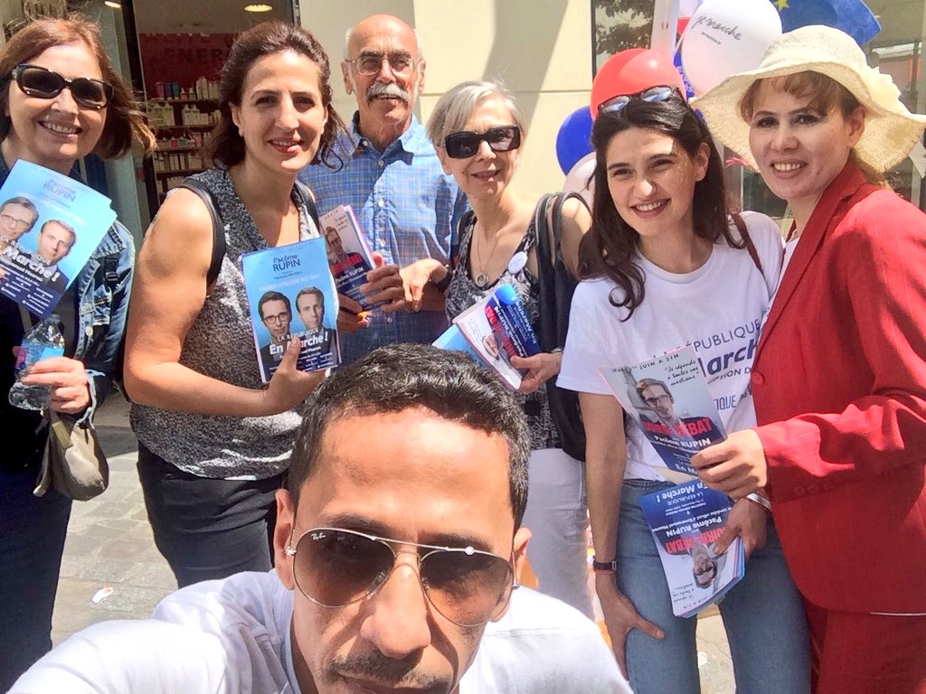 RE_Paris11's tweet photo. Tractage au 🌞 metro #StPaul avec notre candidat @PacomeRupin ds la #circo7507. On.vous donne Rdz-vs demain soir au Théâtre espace Marais https://t.co/sKaHcgeFDD