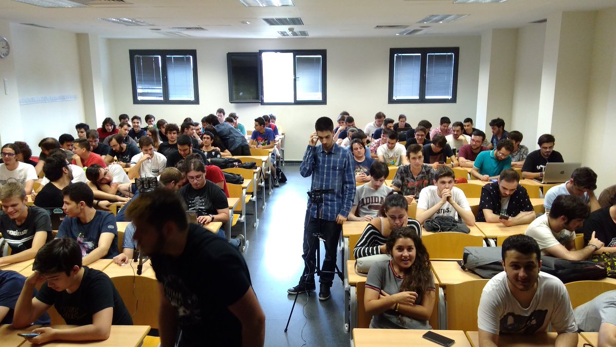 LagFdi's tweet photo. #MadeInFDI Estamos a punto de comenzar con las presentaciones de Proyecto II del grado de desarrollo de videojuegos!! @informaticaucm https://t.co/59Oa9n6jNb