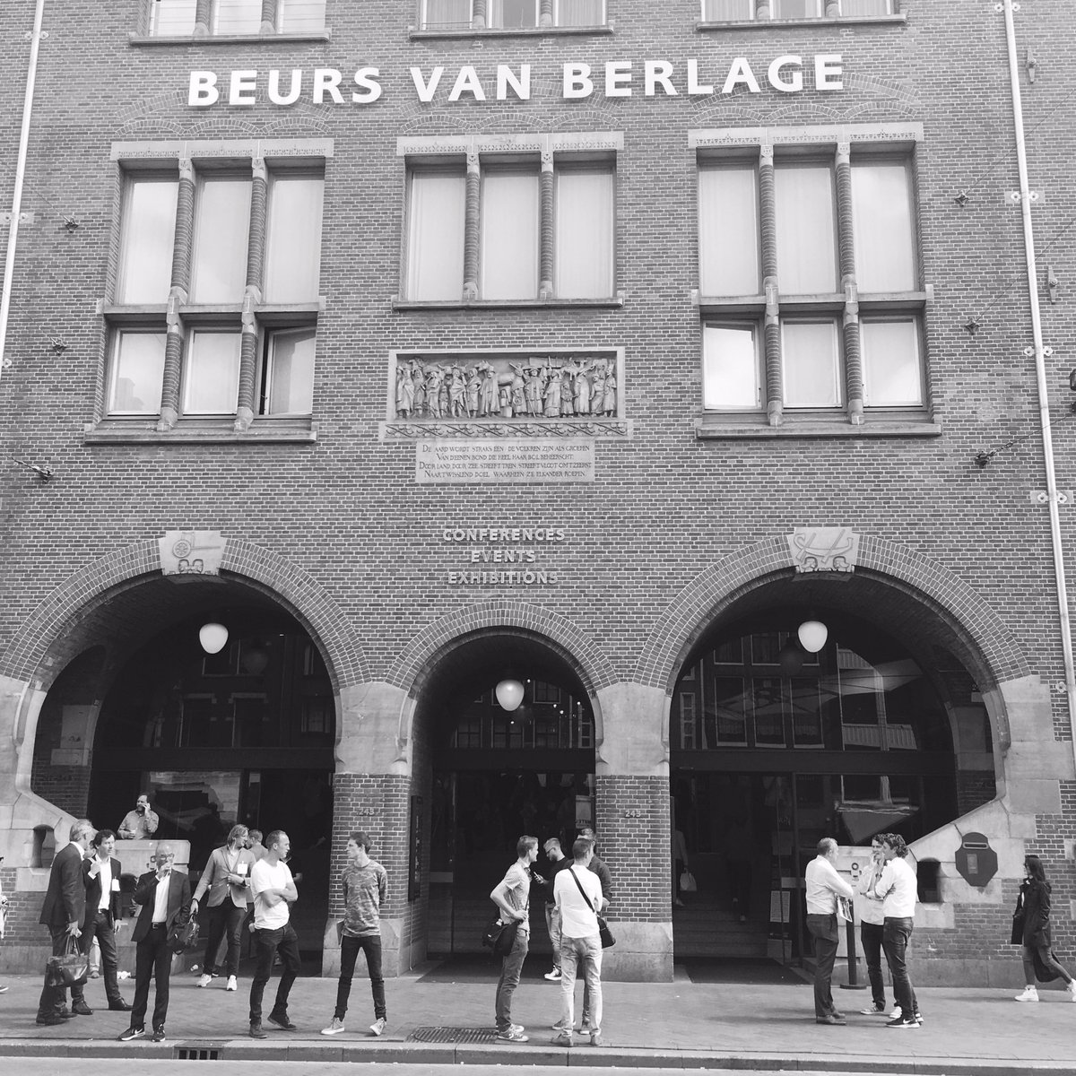 Ook buiten is het goed netwerken <a href="/beursvanberlage/">Beurs van Berlage</a> #ECL17