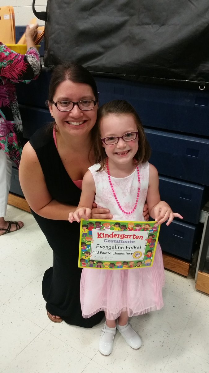 ErinFelkel04's tweet photo. Many thanks again for your guidance and love for the kids this year @Mrs_KThompson 
We will miss you and Mrs. Dawson next year!
@DizTrain https://t.co/PQvIYzSHvj