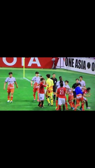 Acl 韓国人選手がテーピングをピッチに投げ捨てる 浦和vs済州 動画 サッカーの色々な情報を調べてみた
