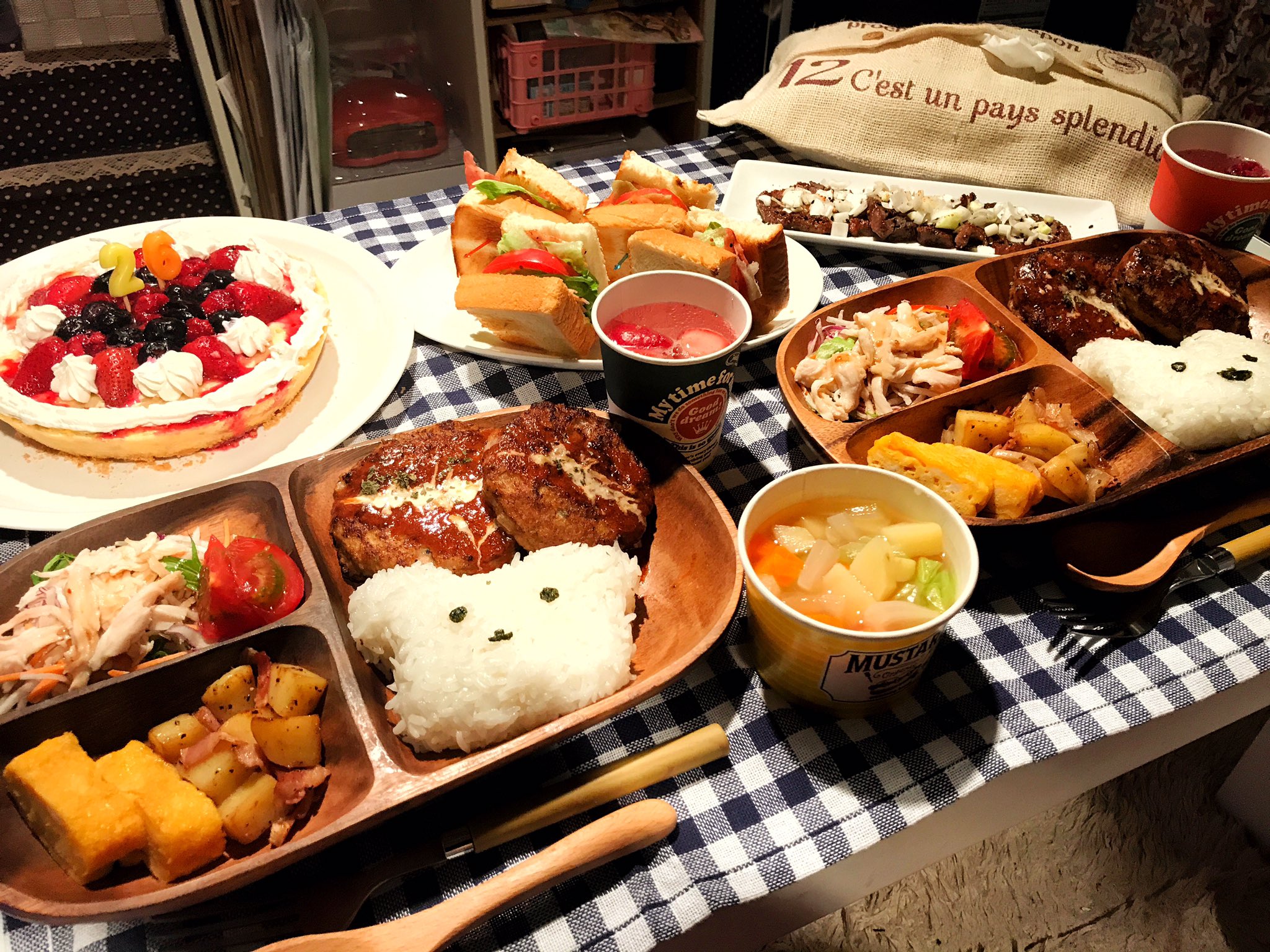 Twitter 上的 たすくこま 家に帰ったら彼女が誕生日パーティ用意しててくれました 全部手作り料理最高だぜーい 幸せだ T Co Famcmyzpbs Twitter