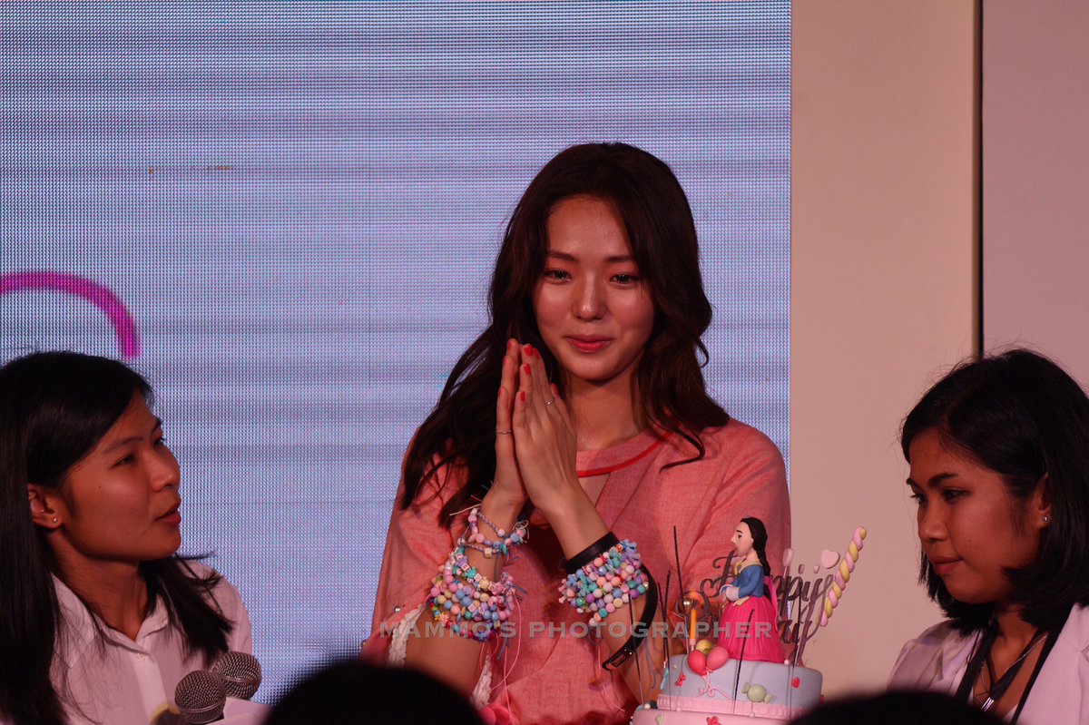 MaMmOLoveM's tweet photo. #ChaeSooBin #aprilskin #BeFriendsParty #aprilskinthailand https://t.co/hbHm2A9NSZ