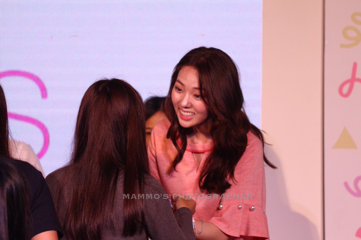 MaMmOLoveM's tweet photo. #ChaeSooBin #aprilskin #BeFriendsParty #aprilskinthailand https://t.co/hbHm2A9NSZ