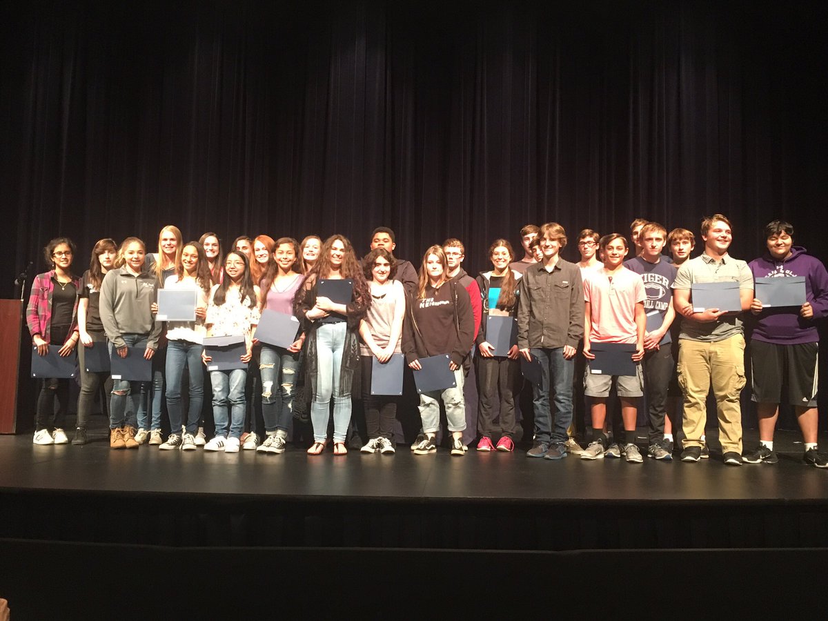ski626's tweet photo. Congratulations, 9th Graders! #AcademicAwards @pvhslmc @PutnamValleyCSD https://t.co/15pMnB5YUw