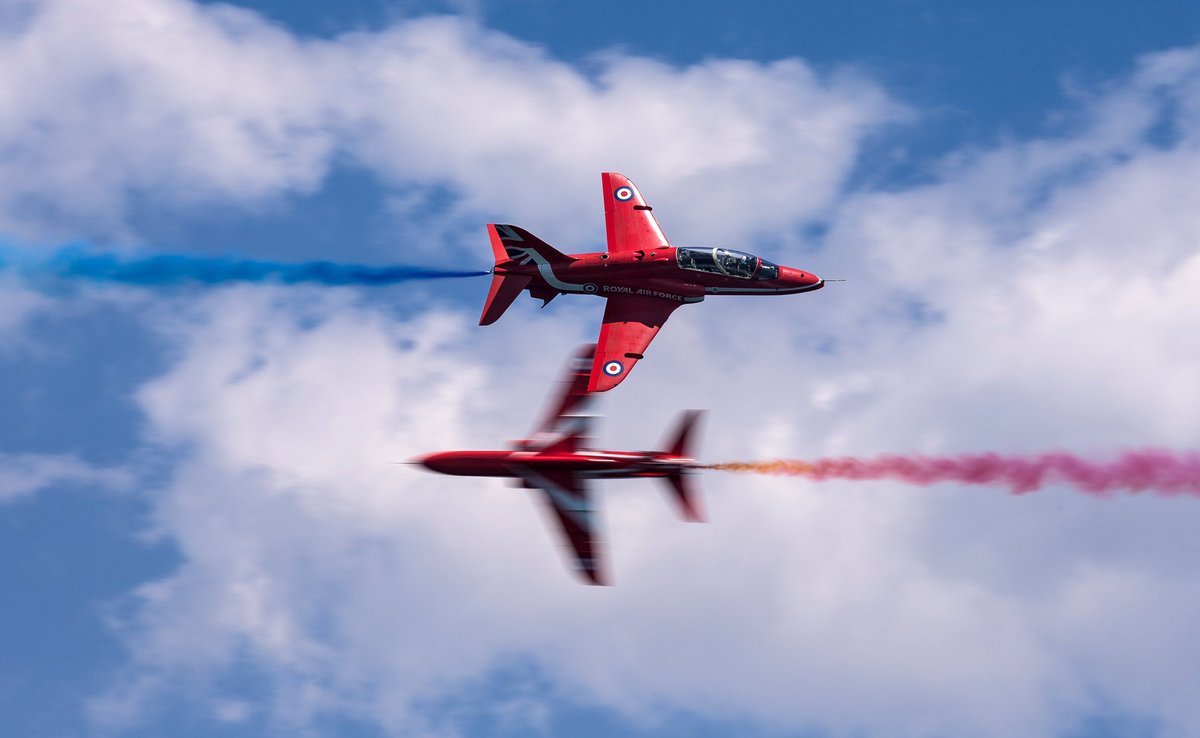 rafredarrows's tweet image. Re-Tweet if you are coming to see a show in 2017. Dozens of displays are planned across the #summer - here's a list: goo.gl/8d7e3j