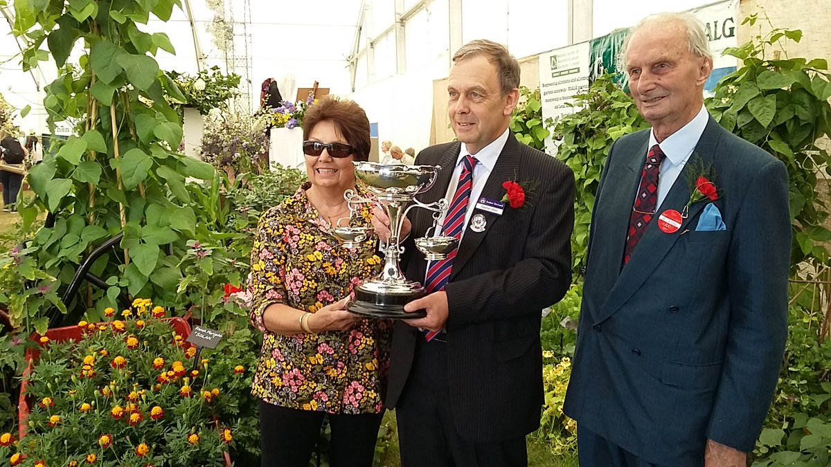 Perpetual Challenge Cup @Suffolkshow carried off by the allotmenteers!