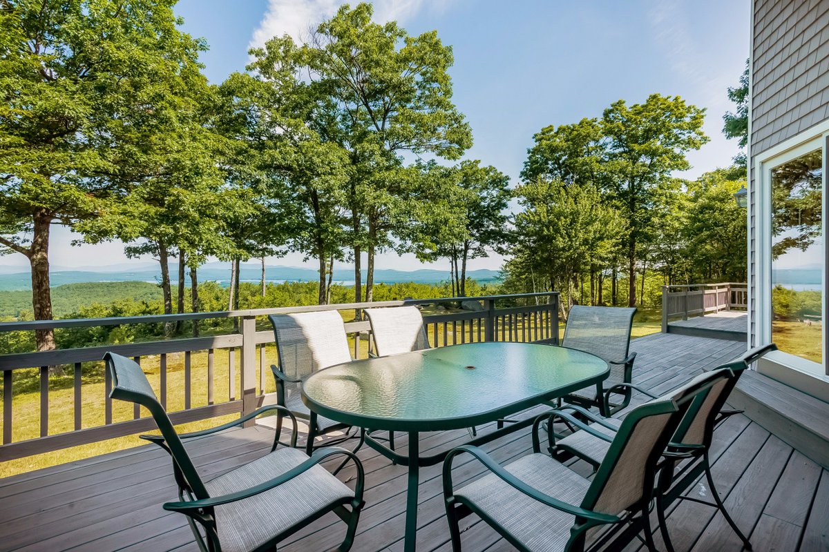 Boasting some of the most majestic views in all of the Lakes Region adamdow.com/listing/462923… #mountainview #newdurhamNH #dowrealtygroup #kwri