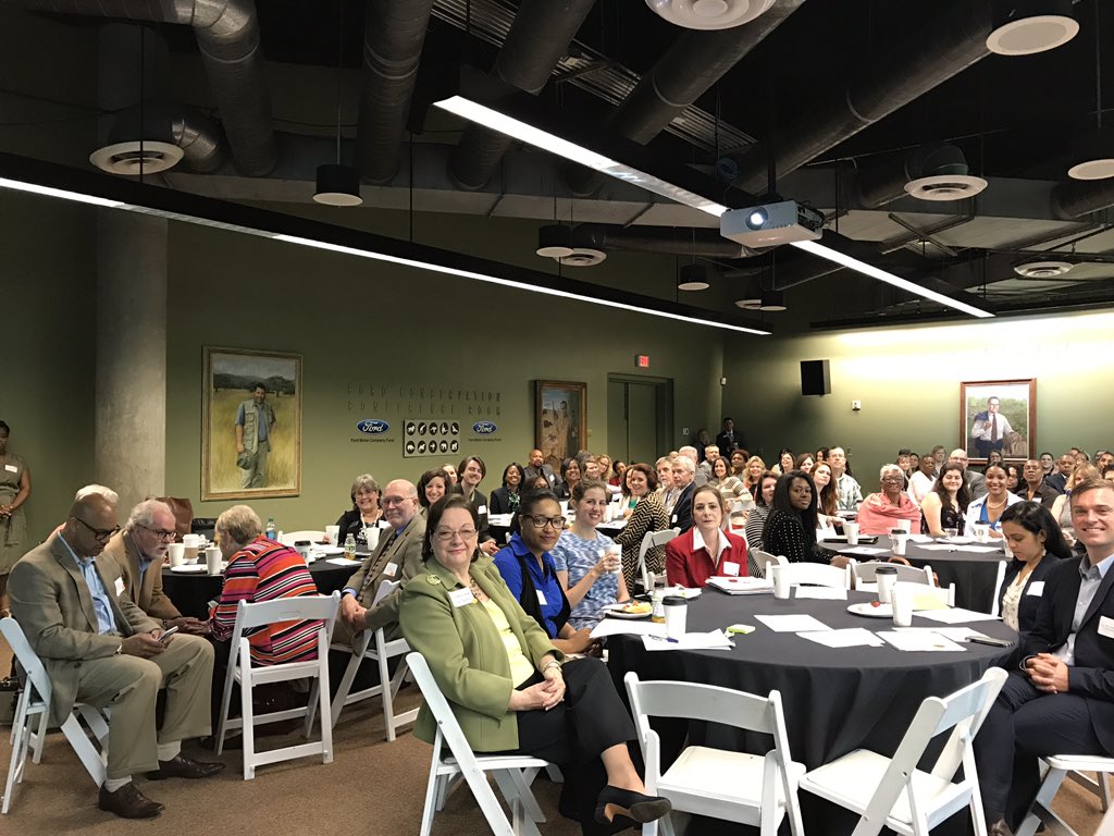 HeatherPrill's tweet photo. Design thinking with 150 incredible Atlanta NGO leaders and @GAnonprofits. #BuildingCommunityNetwork #MakeADifference #collaborationiskey https://t.co/i8OwoszCaF