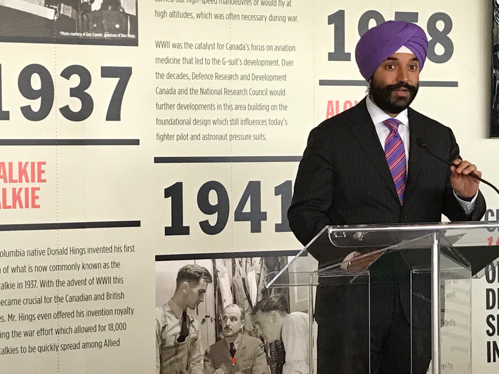 CJZember's tweet photo. Canadian Minister of Innovation unveiling wall of Canadian innovations at #CANSEC2017 https://t.co/lmRYZdaJrc
