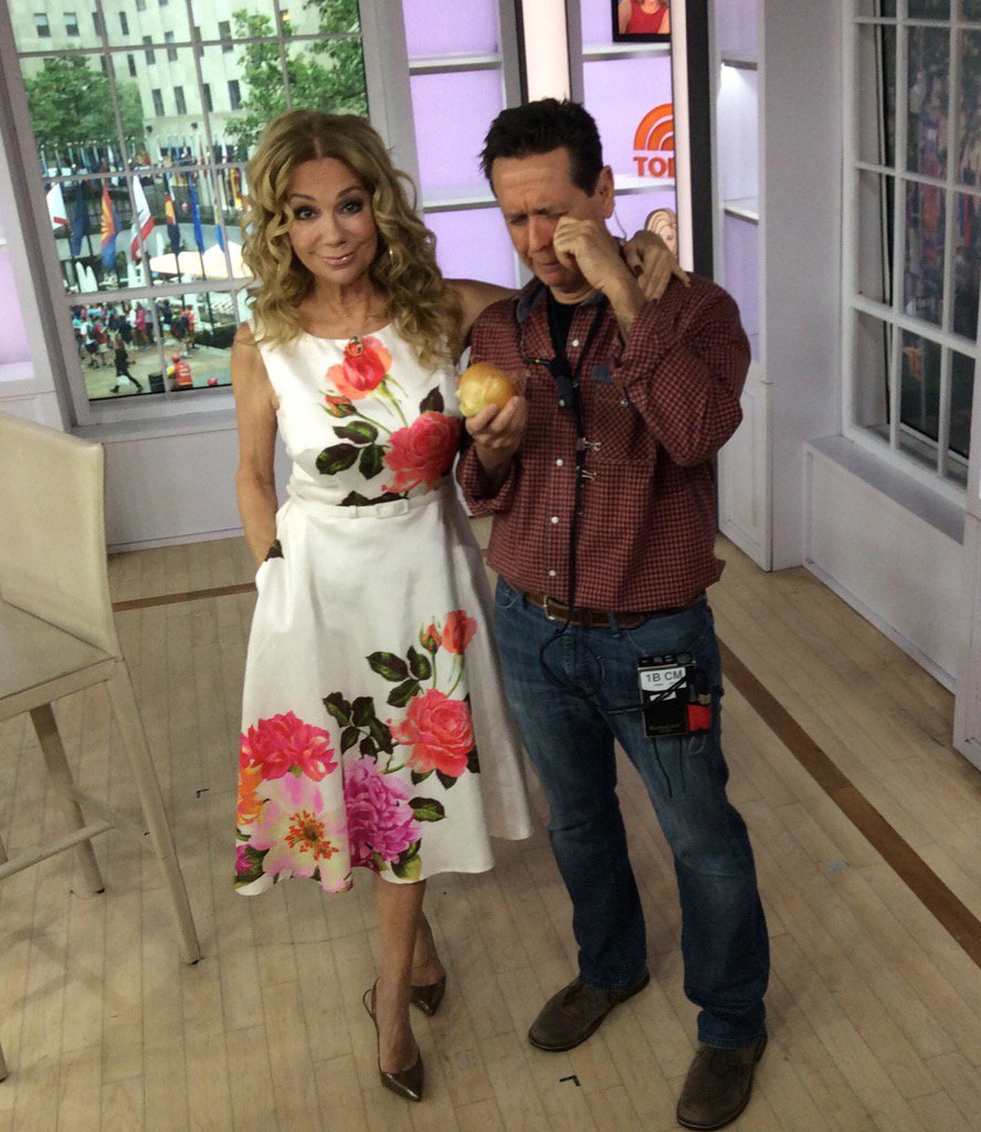 lindayanchuck's tweet photo. RT @KathieLGifford: Dress by #ChettaB today! https://t.co/TnkwyiN2eB > LOVE this dress so much &amp; of course you look beautiful in it❤️❤️❤️