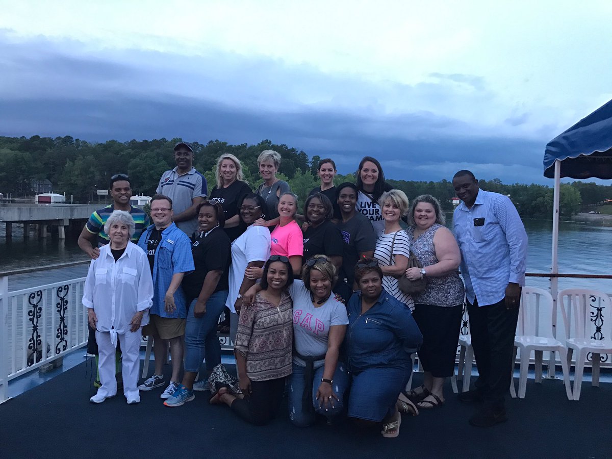 OESrockSTARS's tweet photo. @suptking Day 1 of CHIPS leadership retreat in the books! #CHIPS2017 #ShareSomethingGood https://t.co/cQ8IVcNUdz