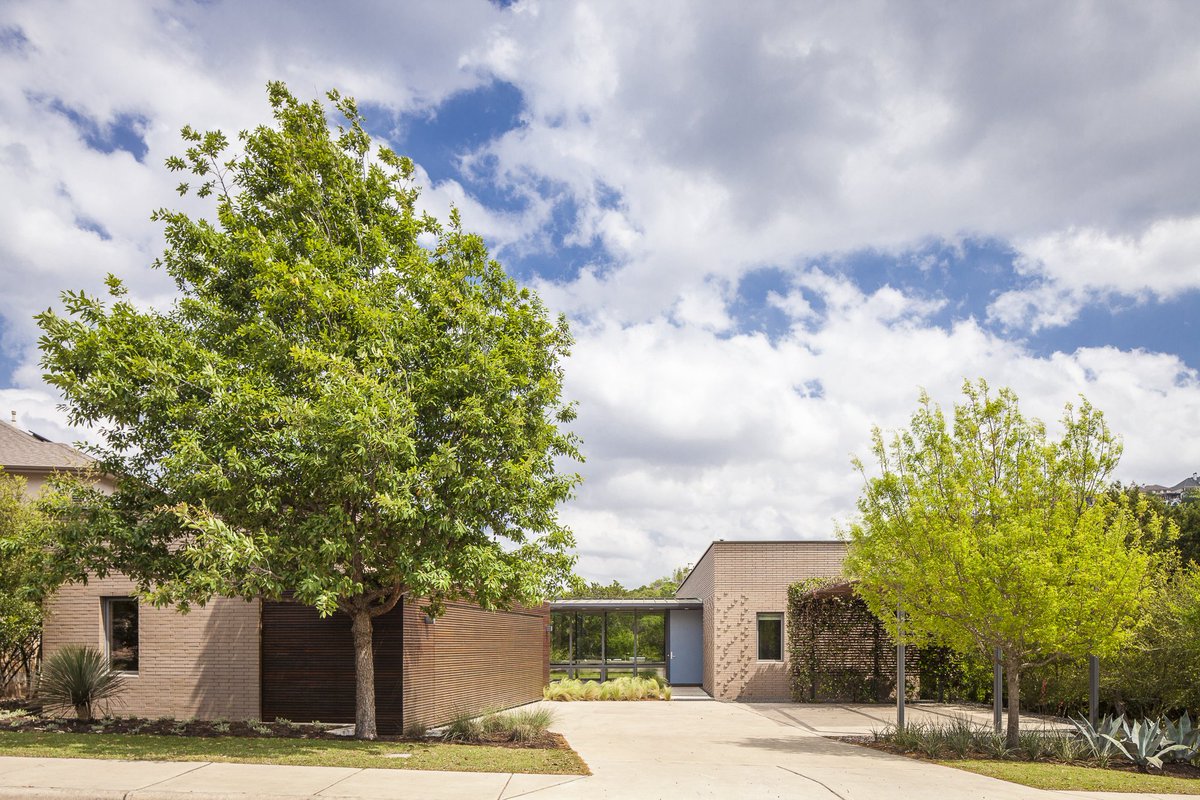 modatlanta's tweet photo. Scout Island Residence is a simply elegant custom home designed by AlterStudio​  featured on https://t.co/qK0dOuyzH8 https://t.co/9iYFQeCDpM https://t.co/EZOOZbxraq