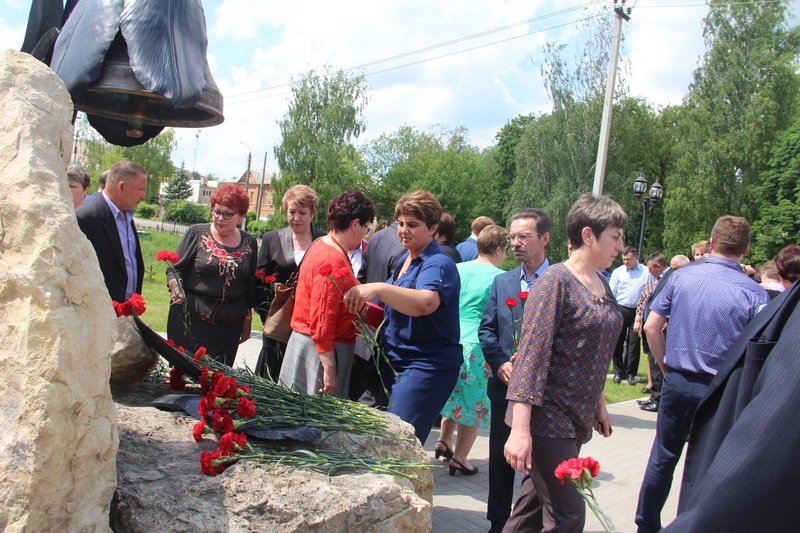 <a href="/Tularegion71/">Правительство ТО</a>  Возложили цветы к Мемориалу памяти в сквере воинов-интернационалистов "Тем, кто погиб, тем, кто вернулся, тем, кто ждал..."
