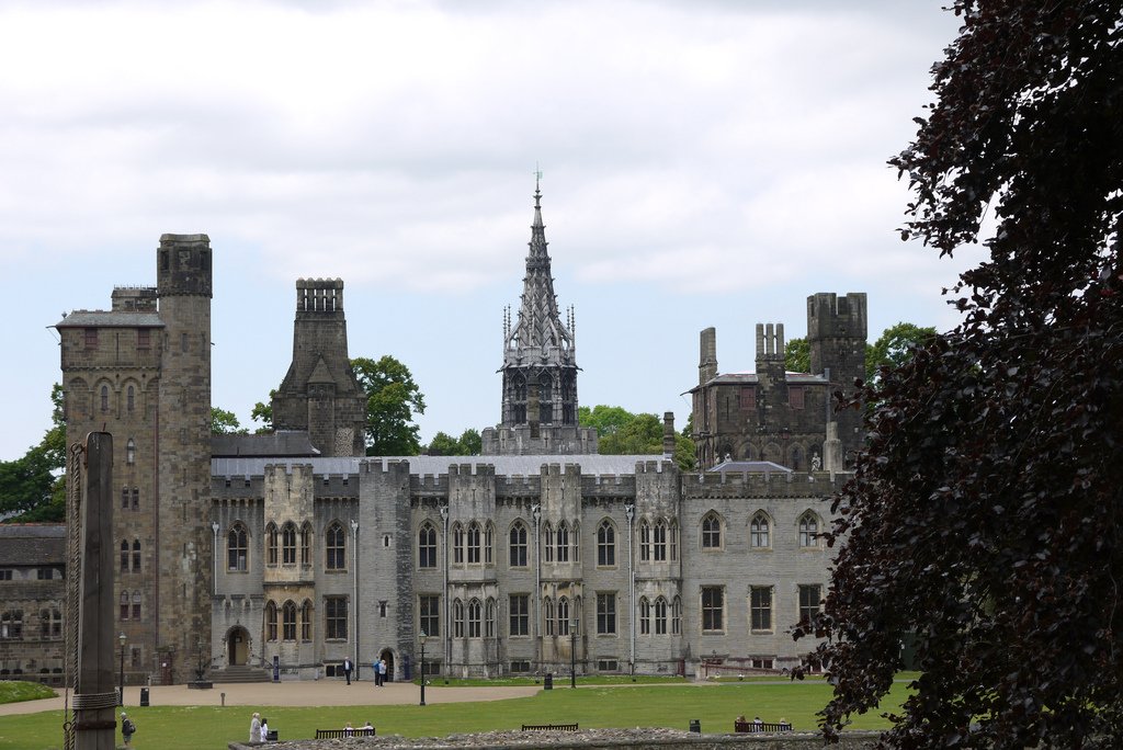 LifestyleAlba's tweet photo. El Castillo de Cardiff es el mejor ejemplo de maestría medieval y patrimonio galés. Fundado por los normandos en 1901. #CastilloDeCardiff https://t.co/y6KTJHVOtq