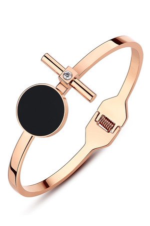 BeyondtheRack's tweet photo. Did someone say Rosé? #rosegold #Jewelry #dranks #beyondtherack https://t.co/gWlTkqZORr https://t.co/hRPFoet0X0
