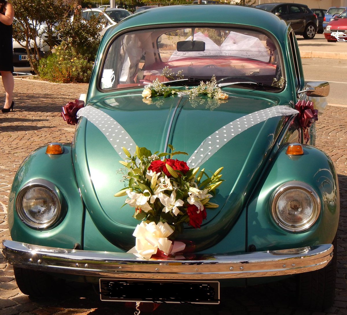 vw_france's tweet photo. La Choupette d’Annick était resplendissante pour vivre un heureux événement. Vous aussi, partagez-nous vos beaux moments en Cox sur #VWetMoi https://t.co/uIl5IdmmYP